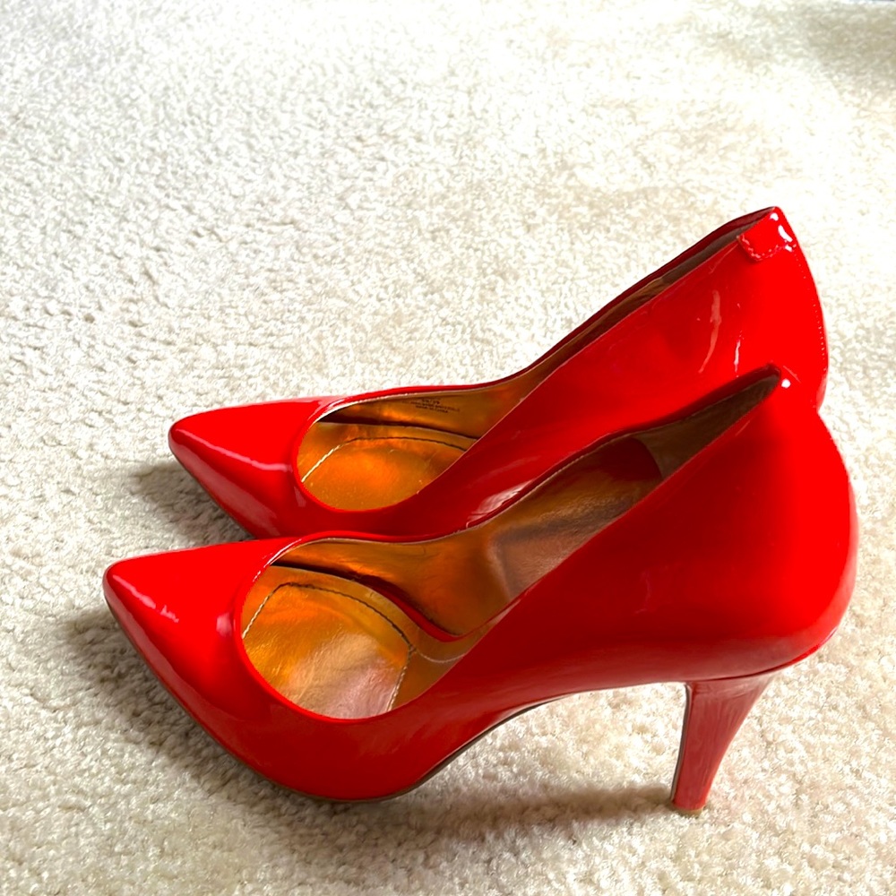 Red heel shoe. Matches with any style.
